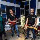 Daría Ras (voz), Peri (bajo), Alberto (guitarra) y Dio (batería), componentes de Frío, en el estudio Fénix de Rodrigo Vázquez antes de grabar el videoclip de ‘Besos de Dolor’. SANTI OTERO