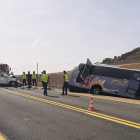 Imagen del accidente entre el autobús y el turismo. ECB
