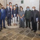 Miembros de ‘Hispania Nostra’, Fundación Banco Santander, Fundación Cajacírculo y Arzobispado, junto a la placa conmemorativa. FOTOS: ISRAEL L. MURILLO