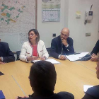 Reunión celebrada ayer en la oficina de la Junta de Castilla y León en Aranda.-L.V.