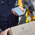 Además del envío de cartas, tanto ordinarias como certificadas o urgentes, destacan otras operaciones como la venta de embalajes y sellos, el envío de paquetería, el cobro de recibos y el envío de dinero