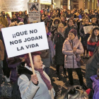 La Plaza del Trigo de Aranda del Duero fue el lugar escogido por las asociaciones feminista para concentrarse en apoyo a la víctima del ‘caso Arandina’.-ICAL