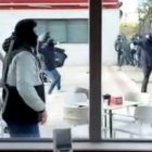 Captura del vídeo que grabó la batalla campal. ECB