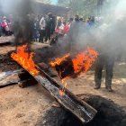 Demostración de la elaboración de la pez ayer en el Horno de Mataca. C.R.C.