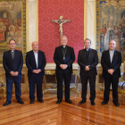 Los nuevos vicarios junto al obispo de Burgos Mario Iceta. ECB