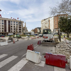 El nuevo carril bici de la avenida Reyes Católicos arreglará la conexión con la plaza de España. SANTI OTERO