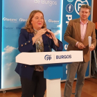Cristina Ayala y Javier Lacalle, en la sede del PP de Burgos. D. S. M.