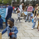 Las familias en el paseo de El Espolón en la edición del pasado año.