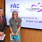 El director general de Fundación Caja Burgos, Rafael Barbero, y la secretaria general de FAE, Emiliana Molero, renovaron el convenio de colaboración para promover la innovación.