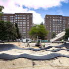 Vista general de las obras de la pista de pump track en el parque Buenavista de Gamonal.