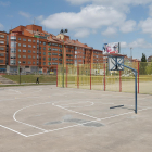 Cancha de baloncesto de Parque Europa ya arreglada por los vecinos.