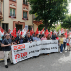 Trabajadores del sector se manifestaron frente a las instalaciones de FAE antes de la reunión.