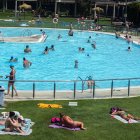 Buen ambiente este sábado por la mañana en las piscinas Marta Fernández de San Amaro.
