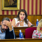 La concejala del PSOE en el Ayuntamiento de Burgos, Estrella Paredes, reprocha al PP y Vox la eliminación de la Concejalía de Mujer.