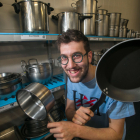 Alejandro Pérez posa en las cocinas del CIFP La Flora