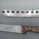 Imagen del cuchillo que utilizó el detenido para amenazar al dueño del bar