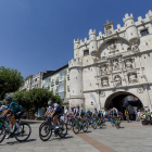 Imagen de la salida de la Vuelta a Burgos del año 2022.