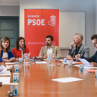 El secretario regional del PSOE, Luis Tudanca, y la
secretaria general del PSOE de Burgos, Esther Peña, han presidido la Interparlamentaria socialista celebrada esta mañana en el Teatro Principal.