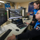 Agentes de la Unidad de Reconstrucción de Accidentes.