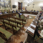 Vista general del salón de plenos de la Diputación de Burgos durante el debate. SANTI OTERO