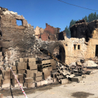 Edificio en ruinas tras el incendio que asoló la comarca del Arlanza en 2022.