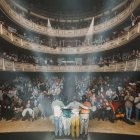 El Nido, en el Teatro Principal, recibiendo una calurosa ovación por parte del público.