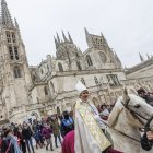 El Obispillo recorrió el centro a lomos de un poni blanco.