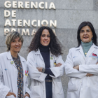 De izquierda a derecha: Silvia Paredes, coordinadora de equipos, Mónica Chicote, gerente de Atención Primaria, e Itziar Martínez, directora de Enfermería en Primaria.