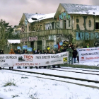 Manifestación en la estación de Robregordo-Somosierra en defensa del Tren Directo.
