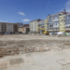 Una máquina retira estos días los últimos restos de la demolición del edificio que se construyó en 1950.