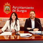 Virginia Escudero y Josué Temiño en una rueda de prensa en el Ayuntamiento de Burgos.