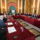 Primera reunión del Consejo Asesor de Industria de Burgos, en el Salón Rojo del Teatro Principal.