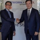 Imagen de la firma del acuerdo entre MISI y NSR