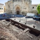 Imagen de los restos arqueológicos frente a la iglesia de San Esteban.