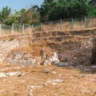 Imagen de la parcela donde están las ruinas de la Iglesia de San Román que se ha limpiado de maleza.