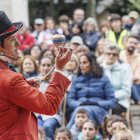 El Señor de las Peonzas durante su espectáculo en el Espolón.