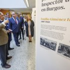 Uno de los comisarios de la exposición, José Manuel López Gómez, explica el empeño de la cita por rescatar a profesionales de los siglos XIX y XX.