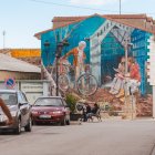 La intervención artística de Regue Mateos en Quintanadueñas hace un guiño al deporte físico y al mental