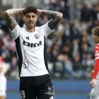 Fer Niño lamenta una ocasión durante el partido contra el Sporting.