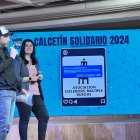 Verónica Sarabia, de Afaem, y Rafael Rodríguez, de la empresa burgalesa Cagüen Socks.