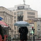 Esta estampa, con el emblemático termómetro de la plaza Santo Domingo en negativo, es cada vez menos frecuente a causa del calentamiento global.