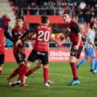 Los jugadores del Mirandés celebran uno de los goles.
