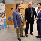 López, Benavente y Cuartero charlan antes de la rueda de prensa.