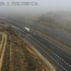 Niebla en la autovía A-1 a su paso por la localidad ribereña de Fuentespina.