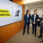 Hernando, Robador y Cuasante charlan instantes antes de la presentación de la cuarta edición de Desafío Industrial.