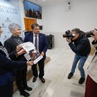 Ileana Greca (Vicerrectora de la UBU), Ricardo Pizarro (SODEBUR) y Andrea Ballesteros (ProBurgos) en la presentación del 'INNOTHON 2025'.