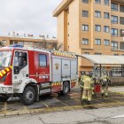Intervención de los bomberos en un garaje de la calle Gonzalo de Berceo.