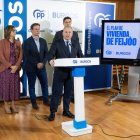 Miguel Tellado, en la sede del PP de Burgos, junto al presidente del PP, Borja Suárez, y los parlamentarios 'populares'.
