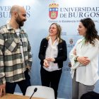 El responsable del Grupo de Polímeros de la UBU, Saúl Vallejo, junto a la vicerrectora de Investigación, Transferencia e Innovación, Verónica Calderón, y la directora del proyecto, Raquel Hernández.