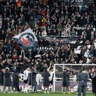 Los jugadores del Burgos CF saludan a los aficionados tras vencer al Albacete.
